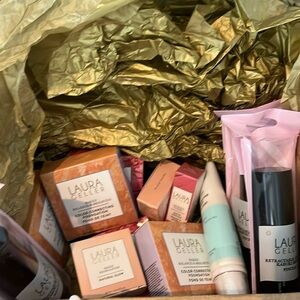NEW! Entire box set of Laura Geller Make up and brushes . Retailed over $399!